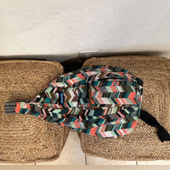 NWOT KAVU Rope Sling Bag – Multicolor Chevron Print – Adjustable Crossbody - Picture 3 of 7